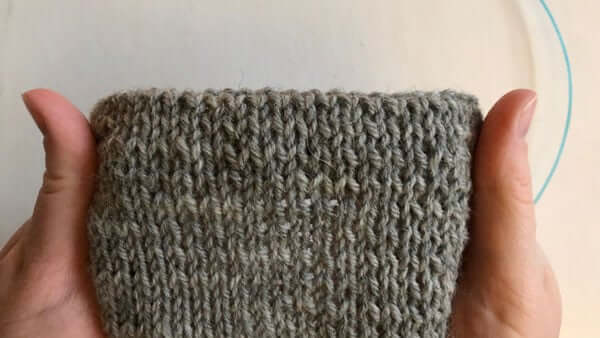 Smooth Stockinette | Rowing out is a common problem in knitting. The rows that stand out are loosely knit purl stitches. 