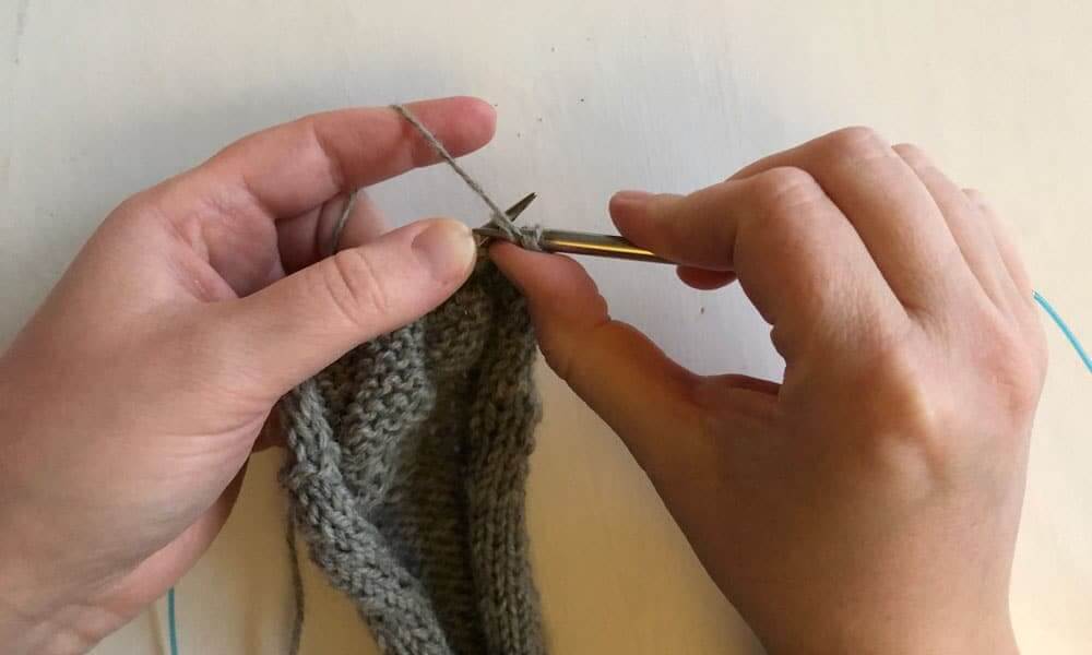 All about the Stockinette Stitch | How to purl step 2
