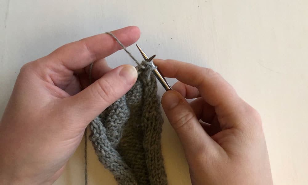 All about the Stockinette Stitch | How to purl step 4