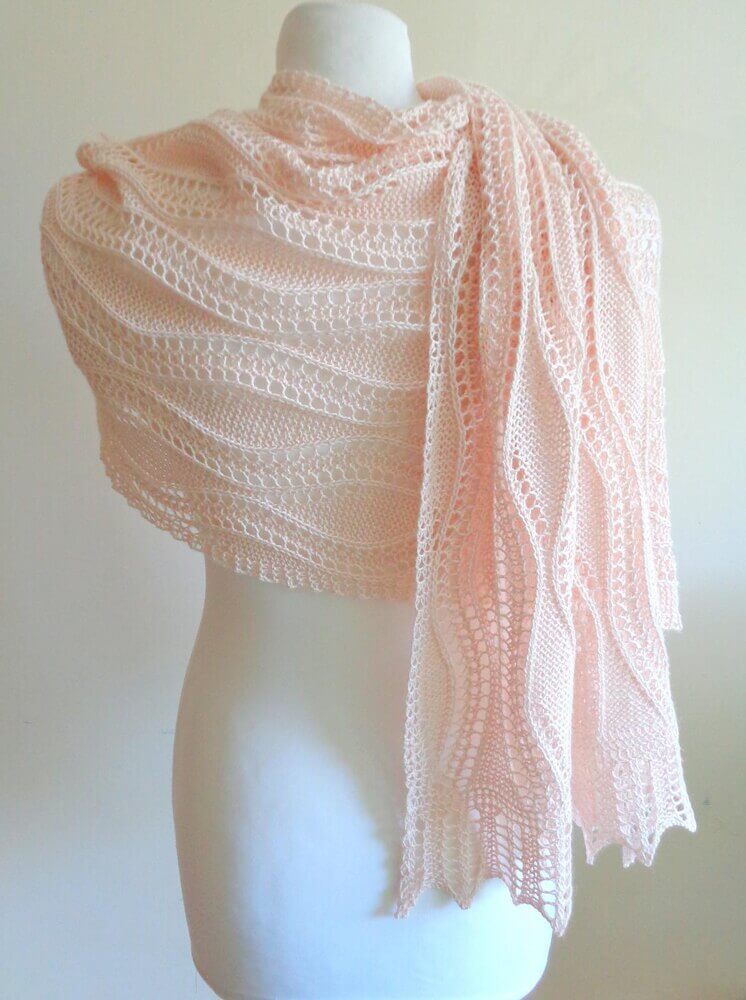 Marduta is a shawl knitting patterns designed by Yellow Mleczyk.