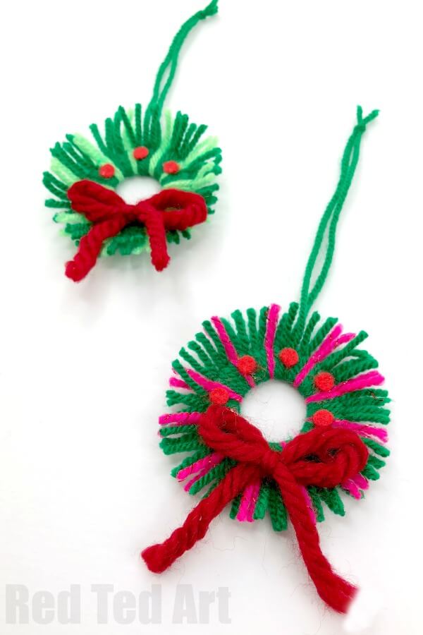 Cute Little Christmas yarn wreaths to make 